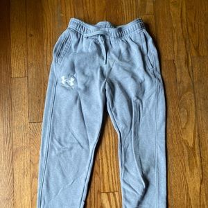 Youth medium UA joggers